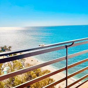 https://lujoso-apartamento-vistas-panoramicas-al-mar.1costadelsol.com